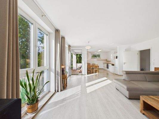 Bodentiefe Fenster umlaufend