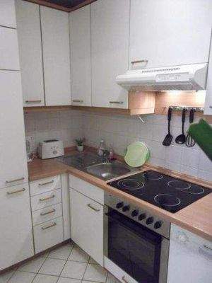 voll ausgestattete Einbauküche