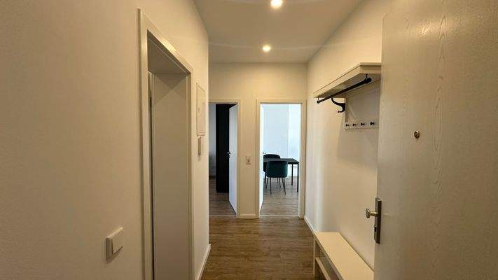 Flur mit Garderobe und LED Deckenspots
