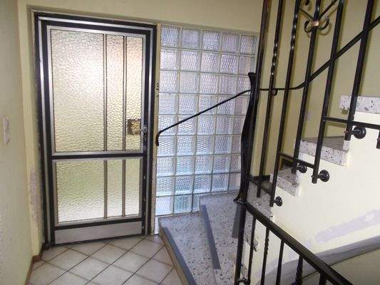 Eingang + Treppenhaus