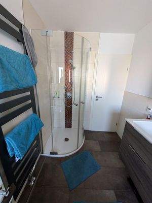 Hauptbad mit sep. Dusche