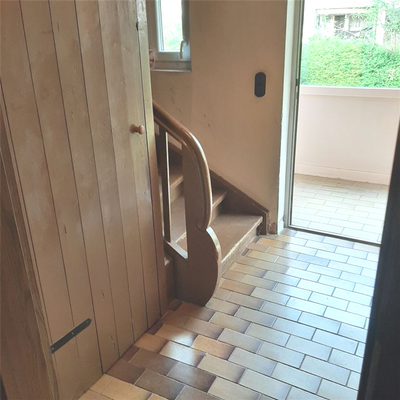 Eingang mit Treppenaufgang 