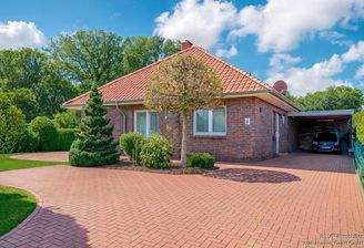 Ansicht von der Straße (Sommer)