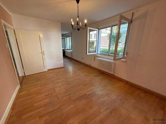 WE 2 - Wohn/Esszimmer mit Blick in den eigenen Garten