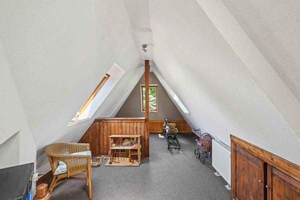 2. Wohneinheit: Arbeitszimmer DG 