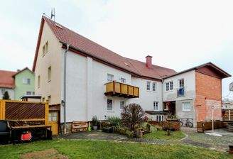 Rückansicht Mehrfamilienhaus