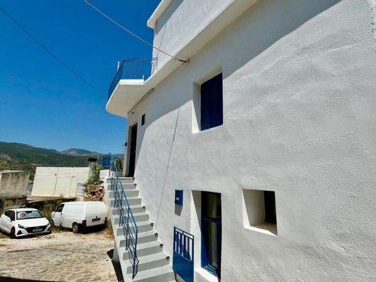 Kreta, Kalo Chorio: 2-Apartment-Anwesen mit geräumiger Dachterrasse zu verkaufen