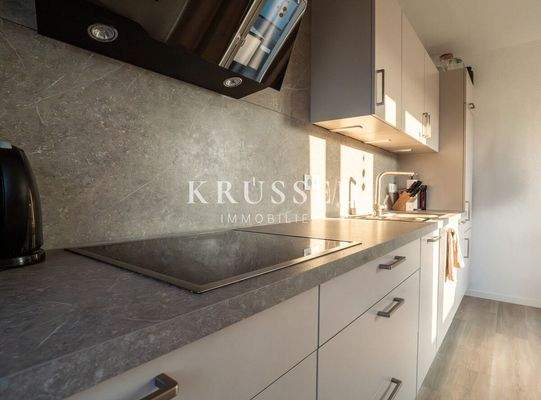 Die großzügige Wohnküche mit zeitgemäßem Design