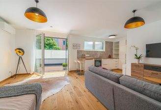 Wohnraum mit Terrasse