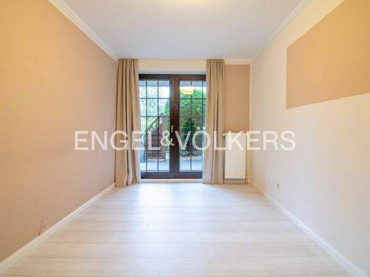 Schlafzimmer mit Terrassenzugang