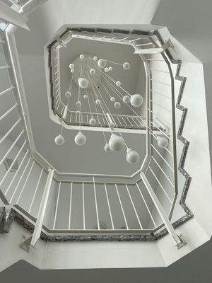 Repräsentative Architektur im Treppenhaus (1)