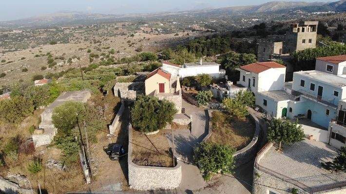 Kreta, Patima: Zweistöckiges Haus mit Berg- und Meerblick sowie zusätzlicher Ausbaumöglichkeit zu verkaufen