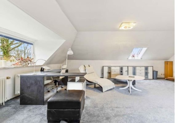 Großes WZ OG m. Zugang Balkon