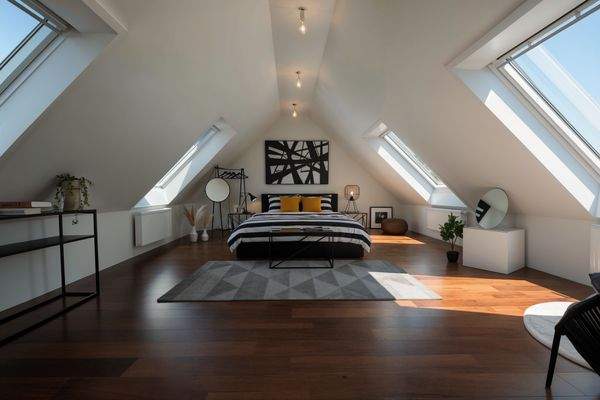 Dachgeschoss - KI dunkler Boden