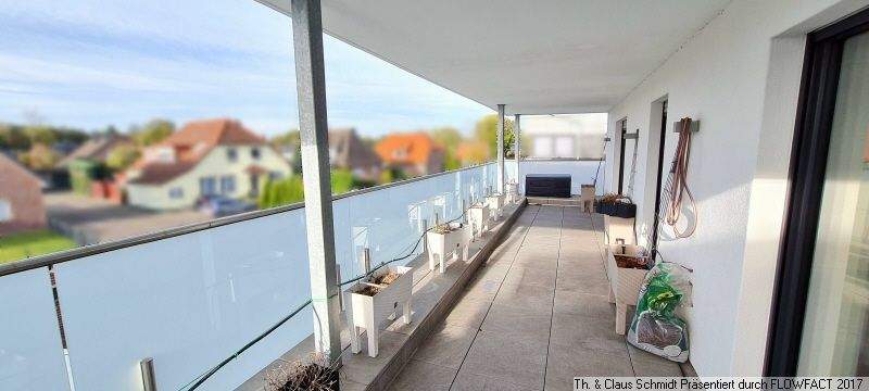 Der große Balkon im 1 Obergeschoss