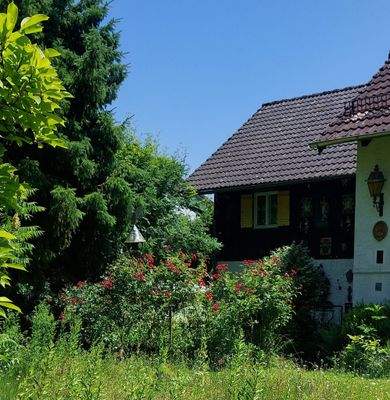 LeBa aussen Altbau Vorgarten 2.jpg