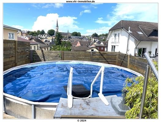 Swimmingpool im Garten