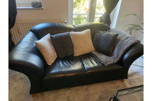 22 aktuell 2er Sofa 
