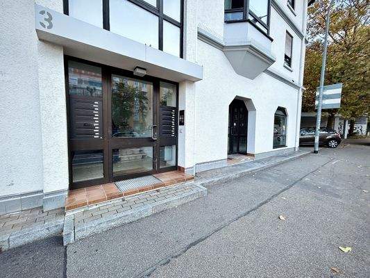 Blick Haupteingang Treppenhaus