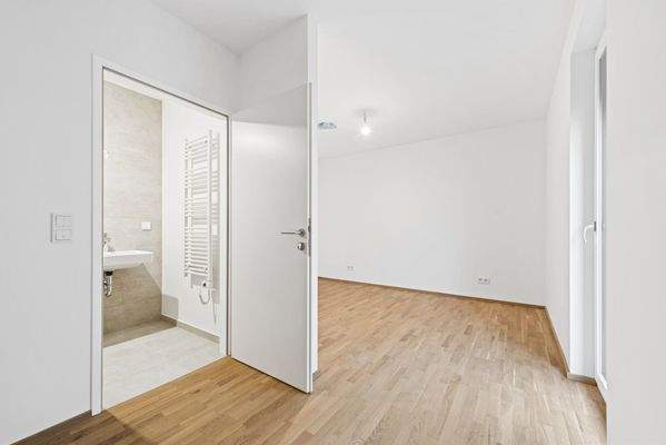 Zimmer mit Schrankraum und Bad