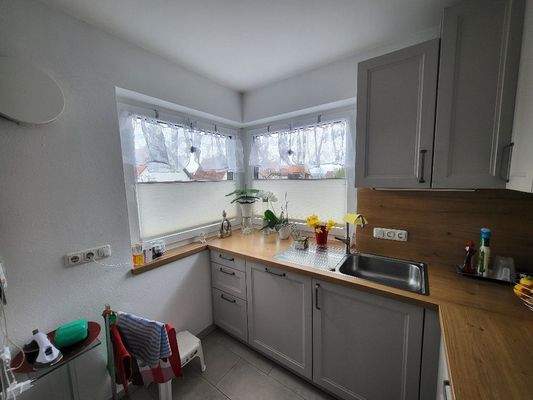 Helles Eckfenster Küche zum Eingangsbereich hin.jp