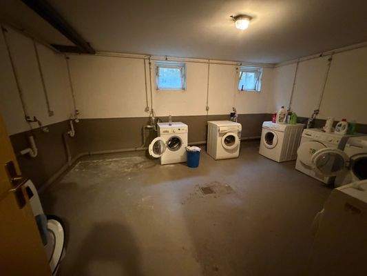 Gemeinschafts-Waschraum