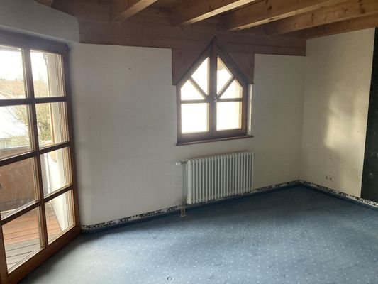 Schlafzimmer mit Balkon, 1. OG