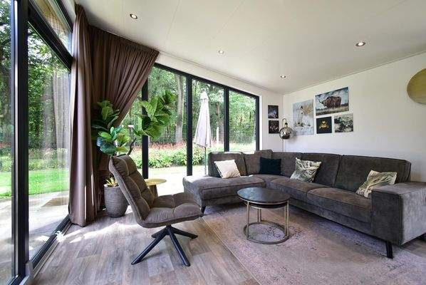 wohnzimmer-kaufen-kaatsheuvel-grosse-fenster-moder