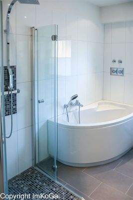 9570 Dusche u Wanne im M-Bad