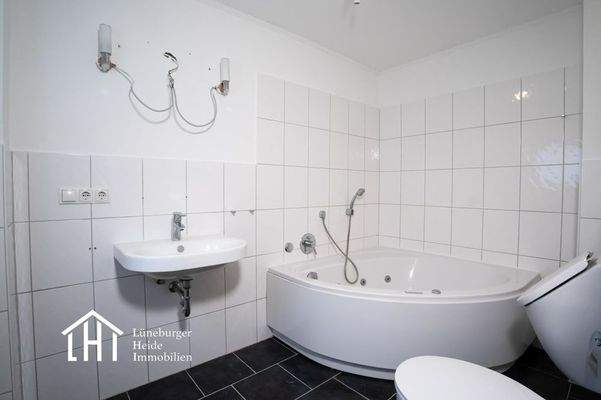 Wannenbad mit Whirlpool