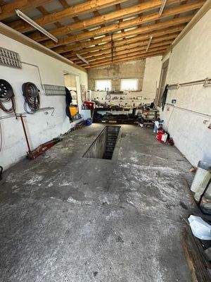 12 Werkstatt mit Grube