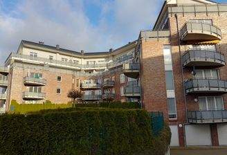 Gebäuderückseite ohne Autos.jpg