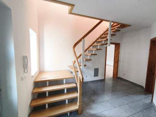 Haus links EG Eingang mit Treppe
