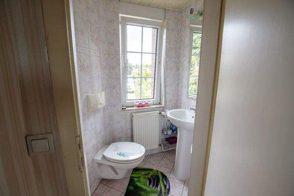 13 - Gäste-WC Erdgeschoss.jpg