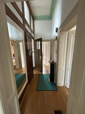 Wohnungstür mit Flur EG