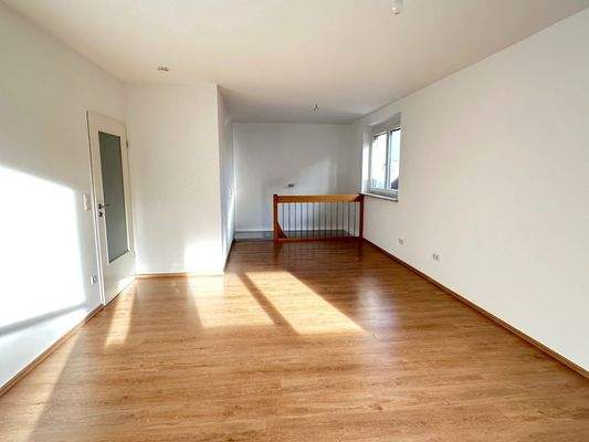 03. Wohnzimmer mit Essbereich.jpg