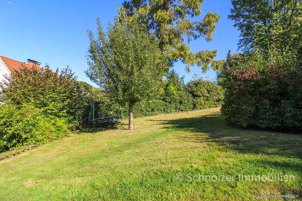 weitläufiger Garten