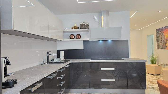 Neue hochwertige Einbauküche