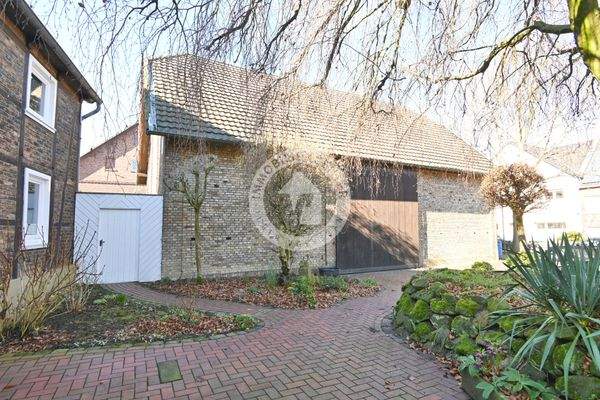 Ein weiterer Blick vom Haus auf die Scheune