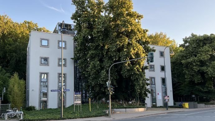 Ansicht vom Zeißplatz auf das Gebäude