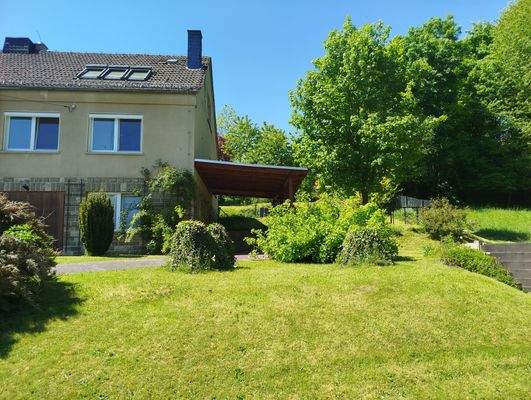 DHH mit Garage u Carport