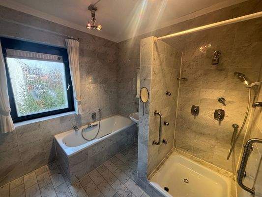 15. OG_Teilansicht Vollbad.jpg