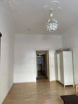 mittleres Zimmer zur Strassenseite