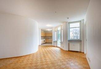 Heller Wohn- und Essbereich