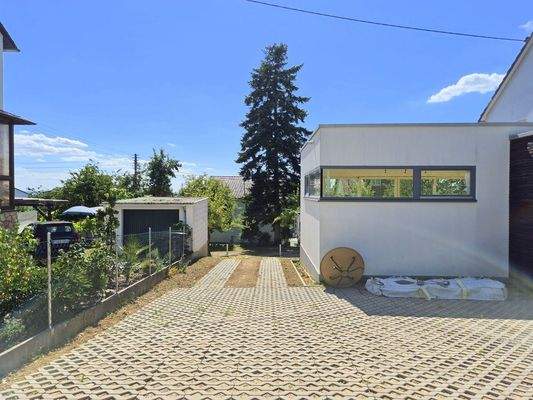 Exterior view: Driveway