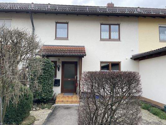 Hauseingang mit Vorgarten