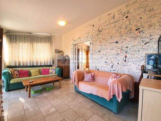 8cd0dbd37aa74012a7521f80b86b552f-original