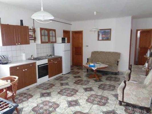 Wohnzimmer mit offener Küche andere Seite