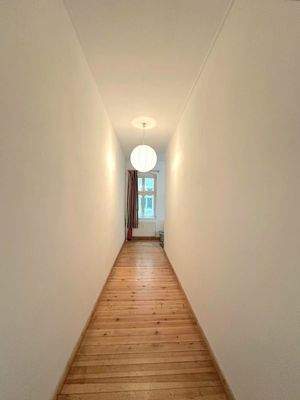 Fast 7m langer Flur.jpg