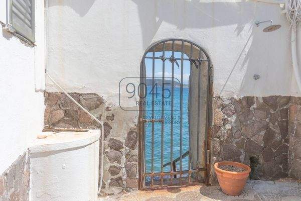Prestigevilla in Ischia Ponte – Ein Juwel auf den Klippen der Insel Ischia